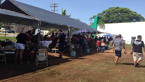 各グループが外にテントを貼って、準備をしていました。