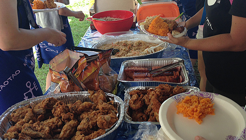 現地のグループのテントに呼んで頂き、お昼をごちそうになりました。とっても美味しかった！