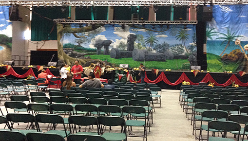 体育館のステージ。